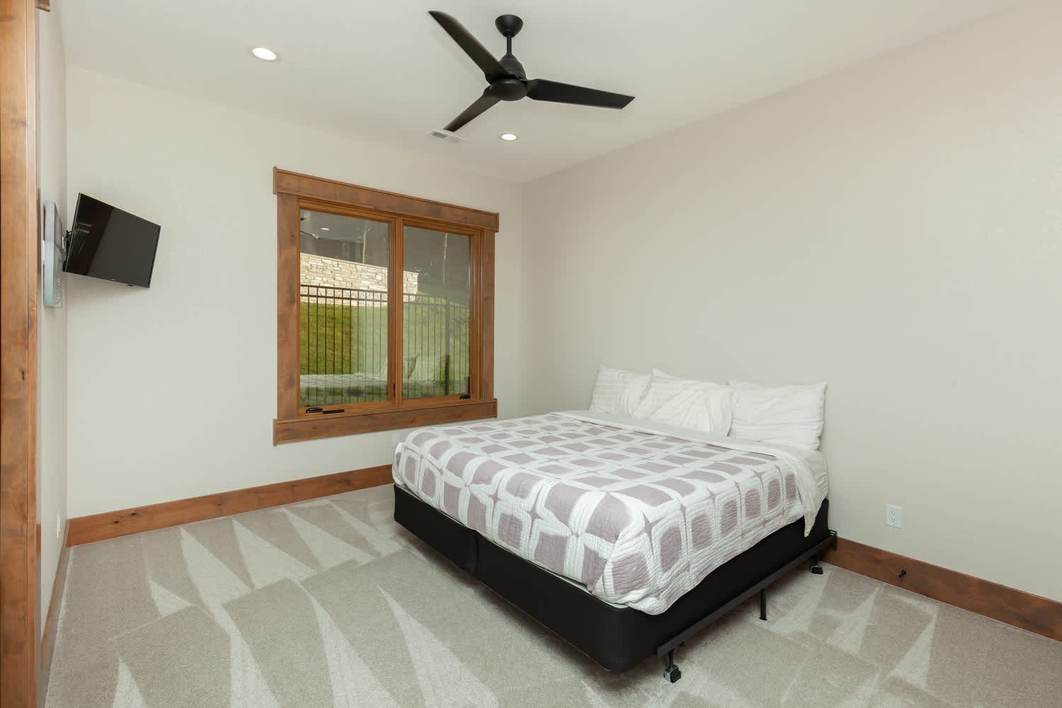 5065 Panorama Drive
