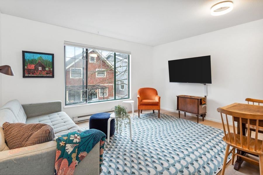 307-929 W 16th Ave