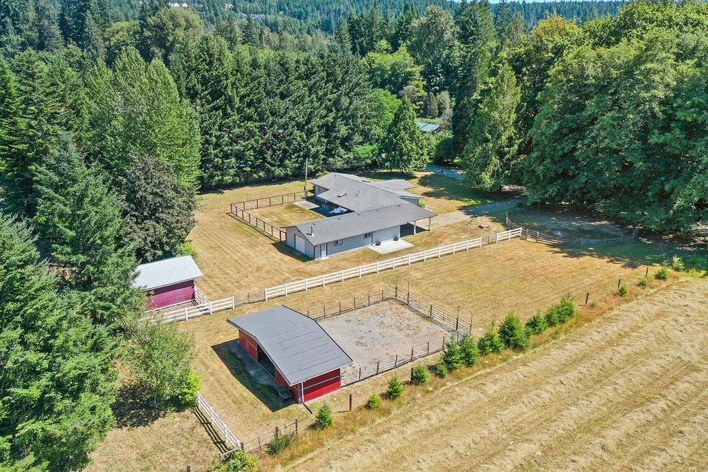 60 NE Davis Farm Road