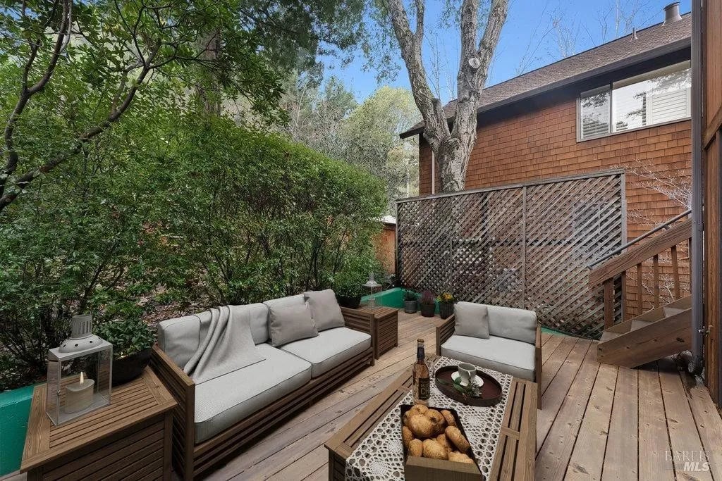 891 Magnolia Ave