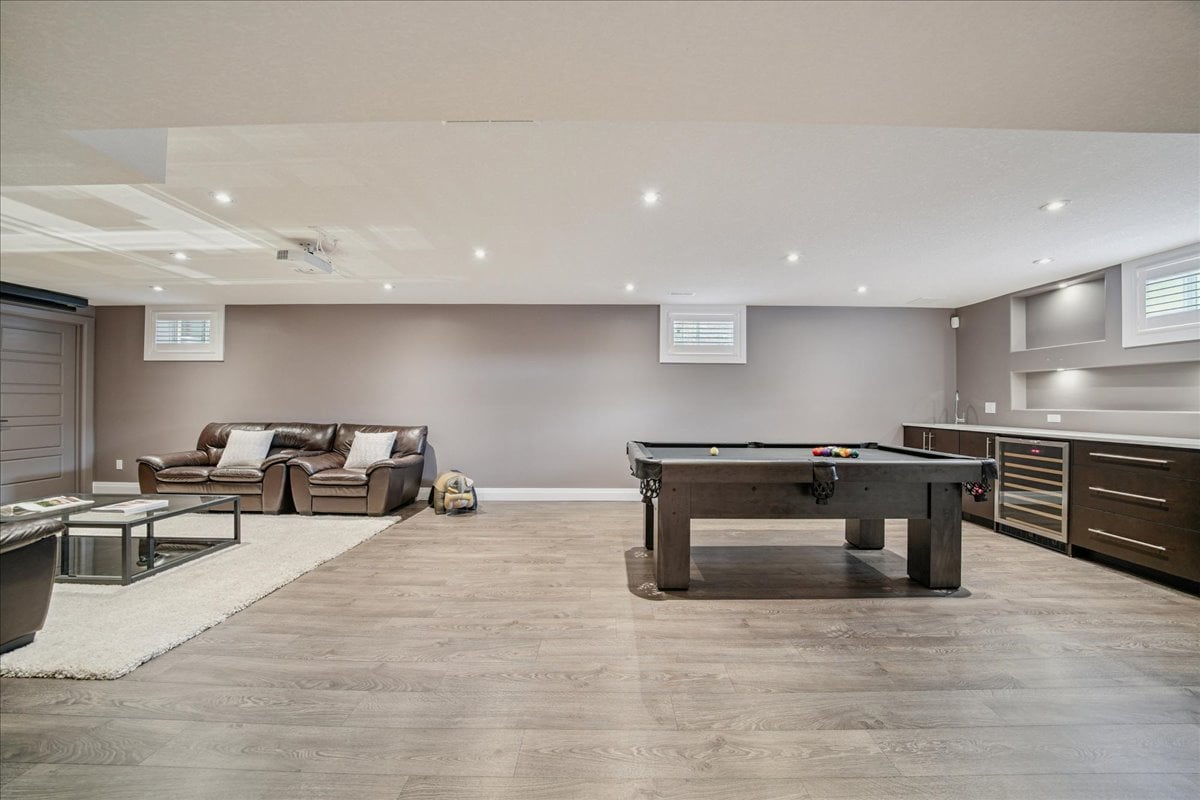 LUXURY LIVES HERE