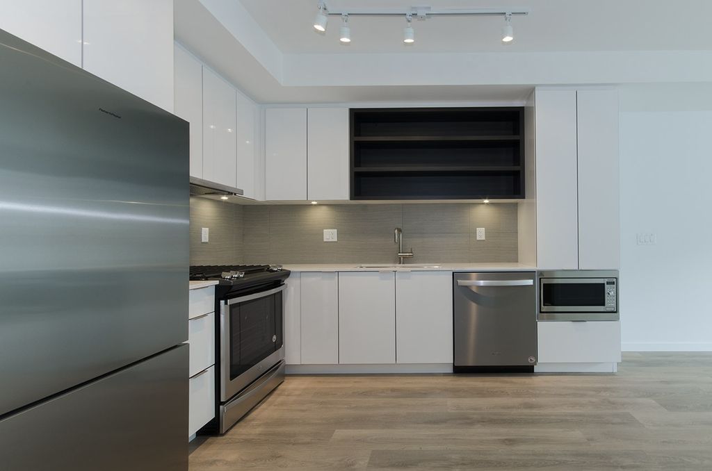 725 Marine Dr, #206