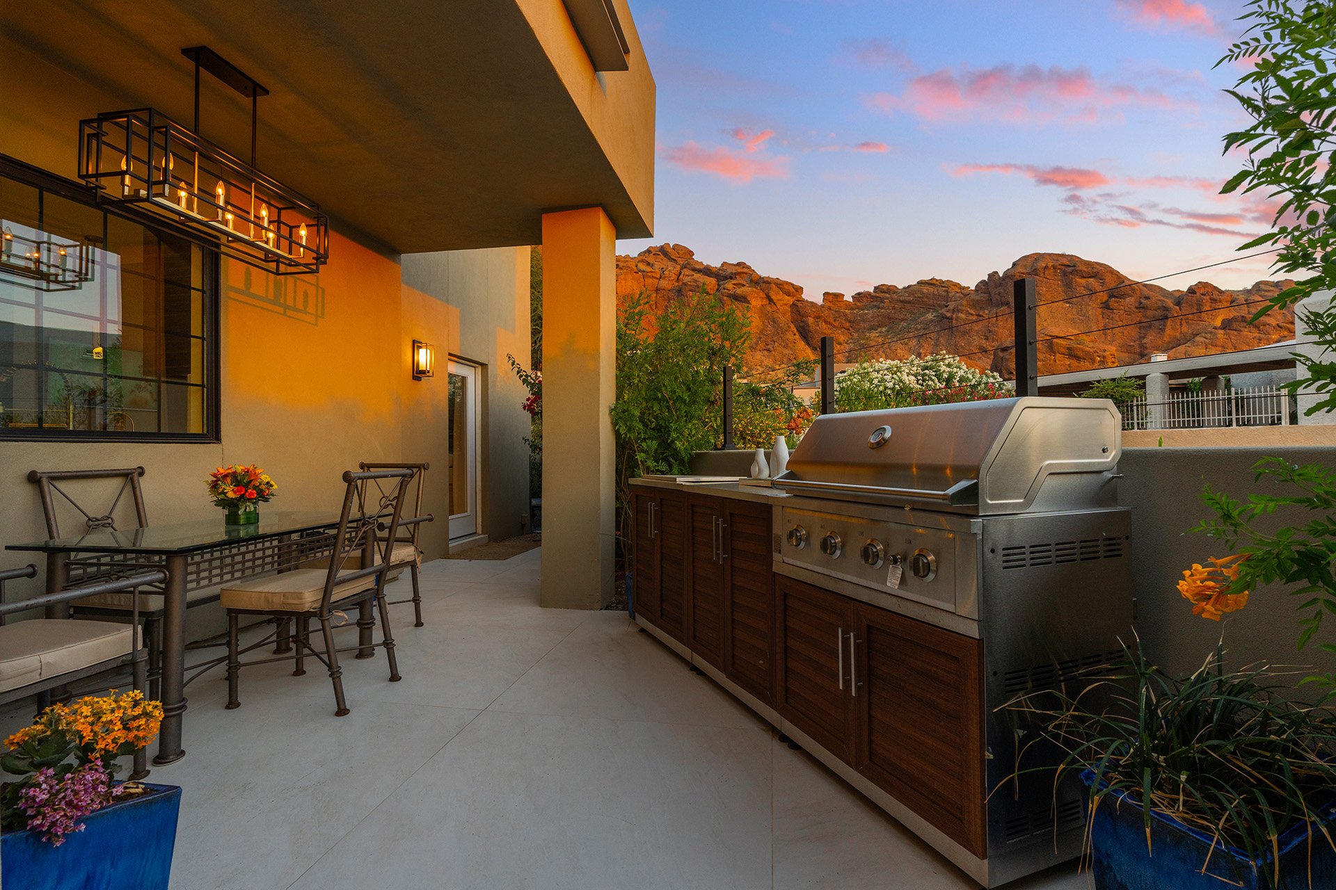 5905 N ECHO CANYON Lane