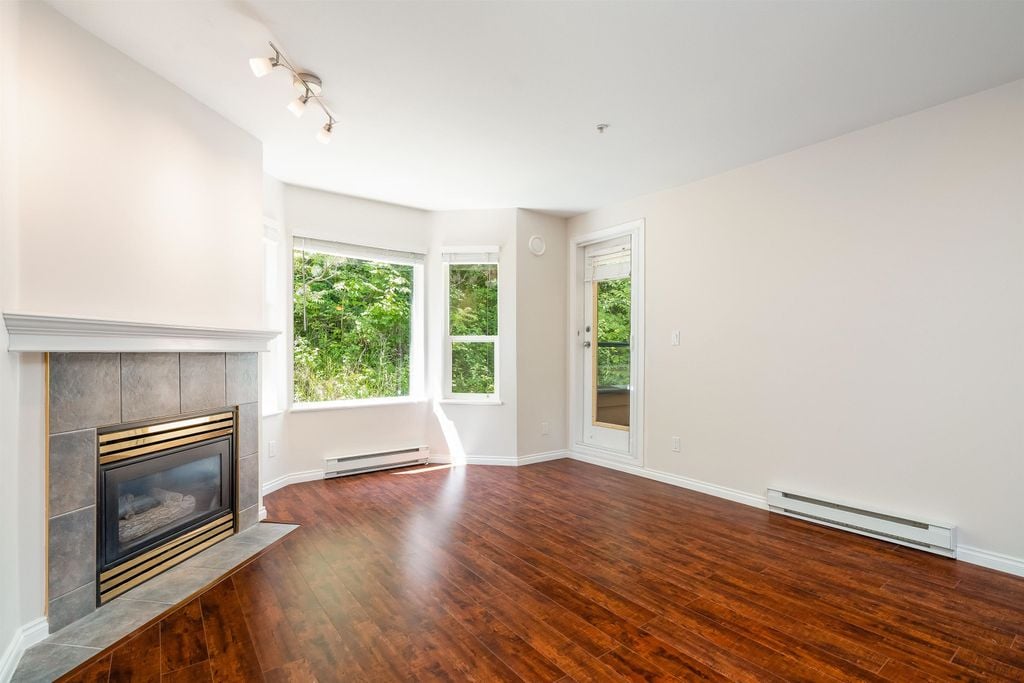 121 Shoreline Cir, #408
