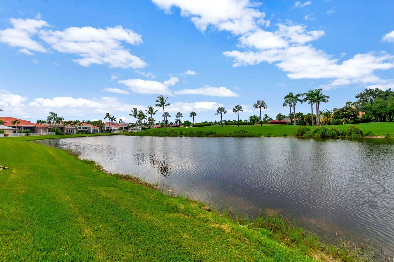 4137 NW Briarcliff Cir