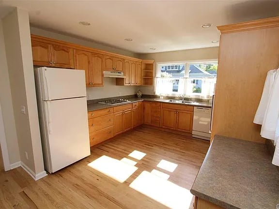 27 Walnut Ave