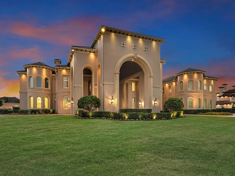 17 Sovereign Circle Richmond, TX 77469