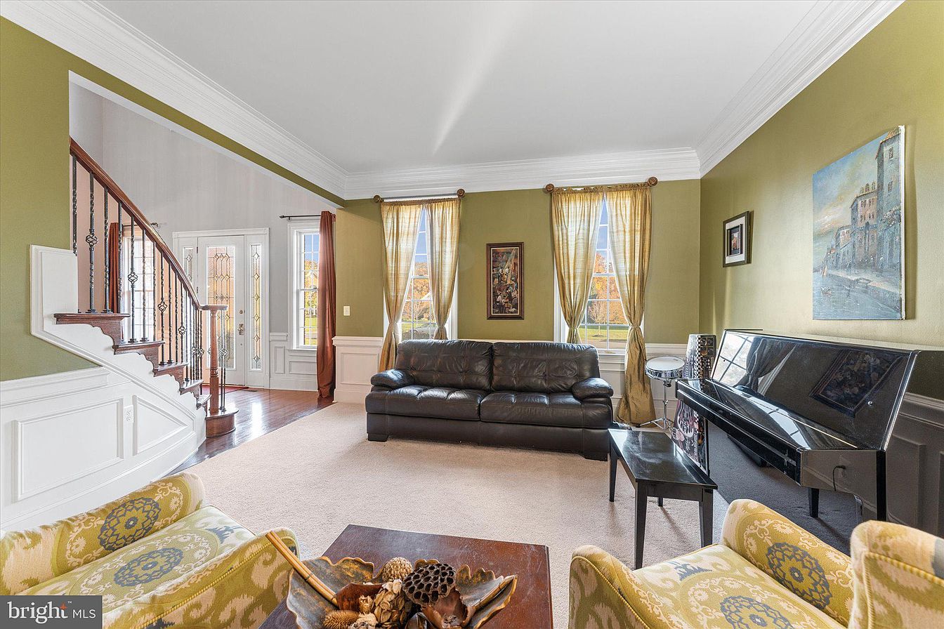 20069 Forest Farm Ln