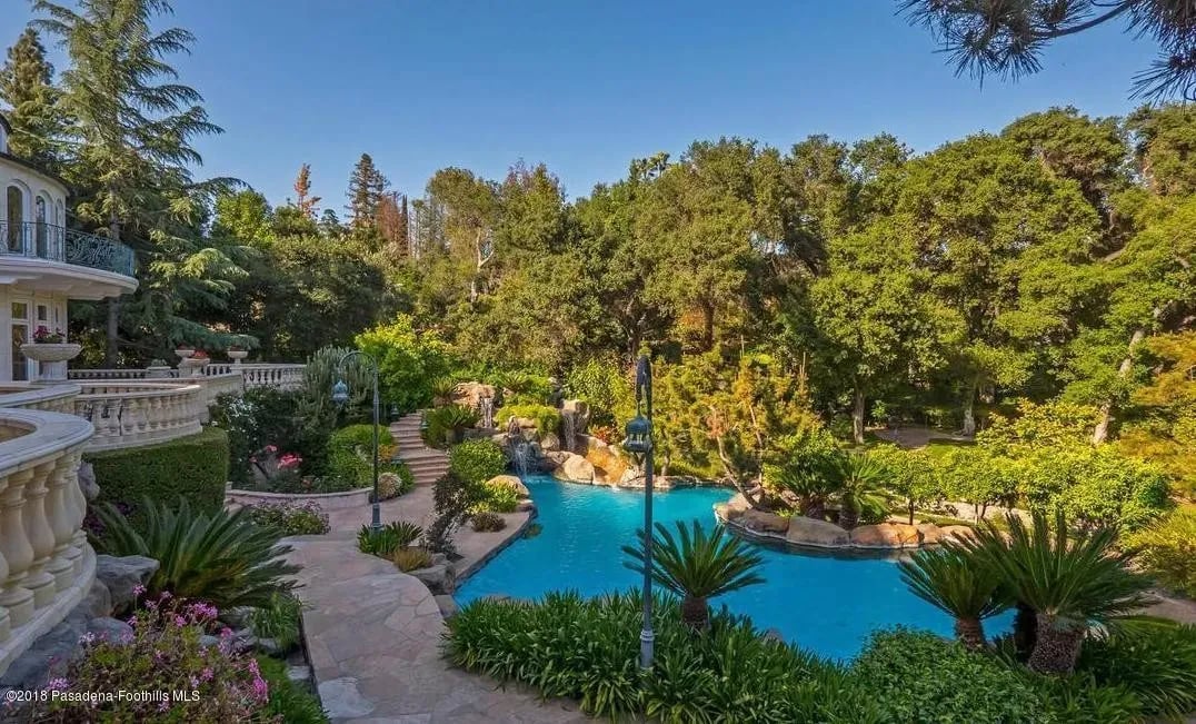 4158 Commonwealth Ave