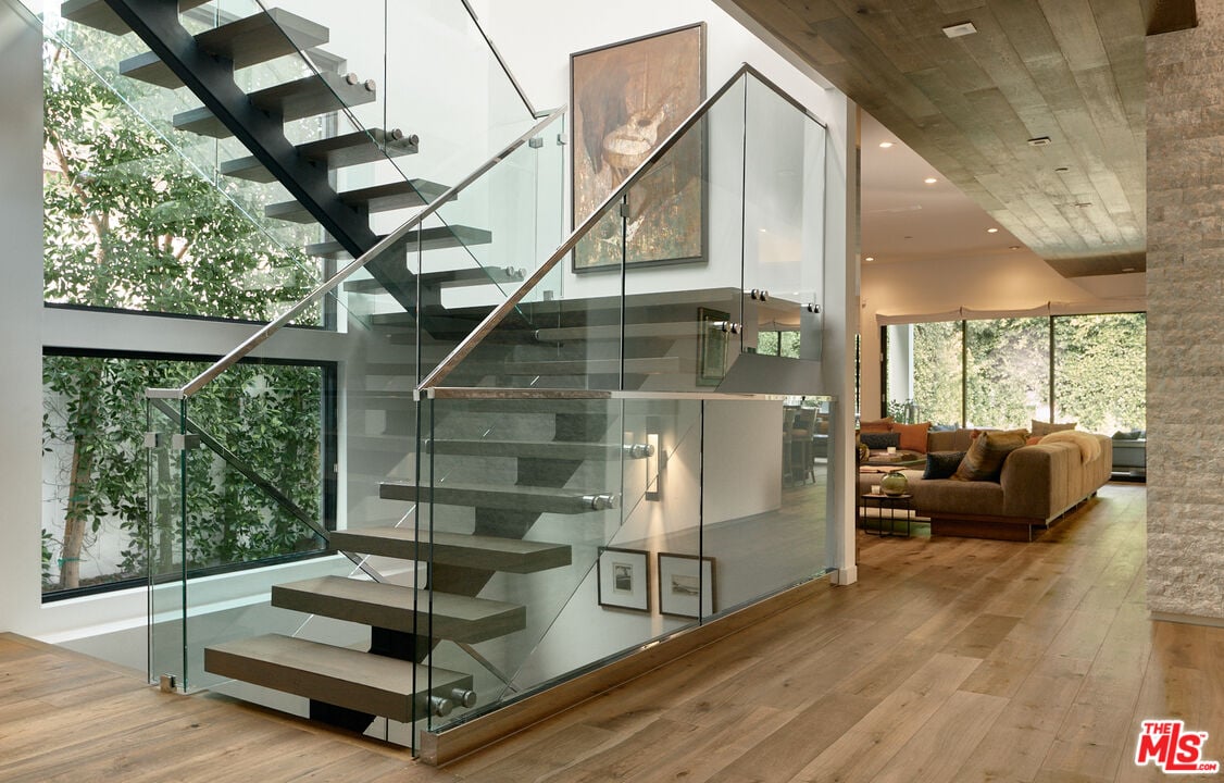 N Bowling Green Way, 90049