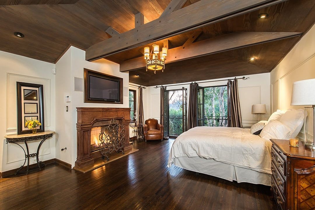 Sapphire Manor