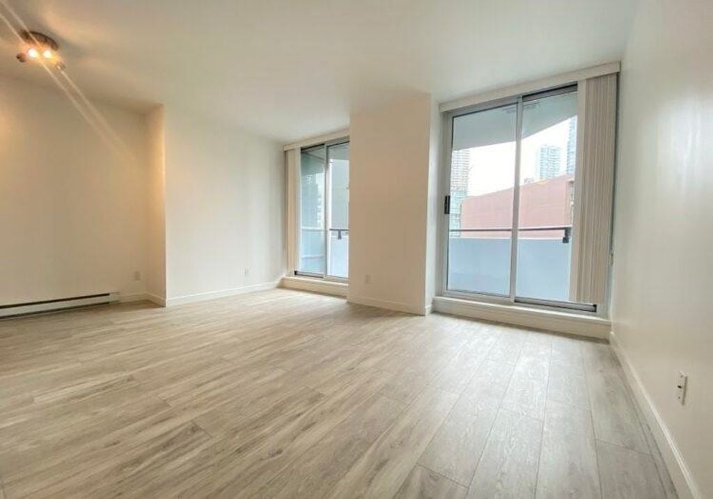 1212 Howe St, #309
