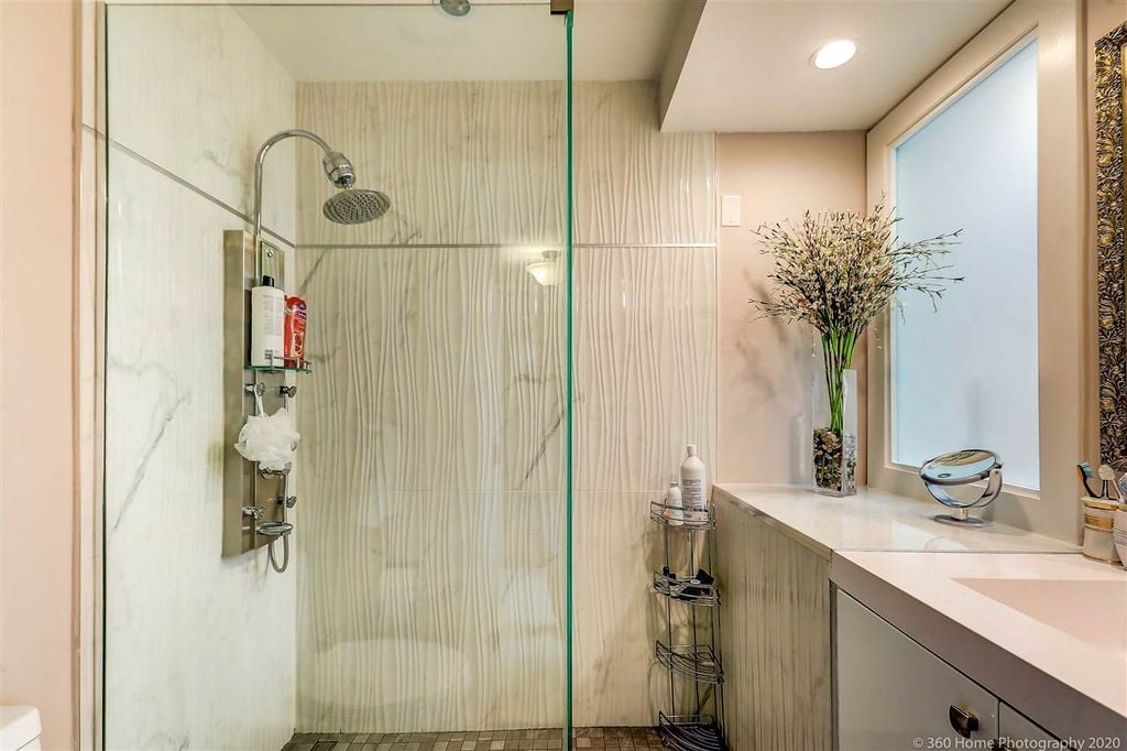 230 W 16th St, #4