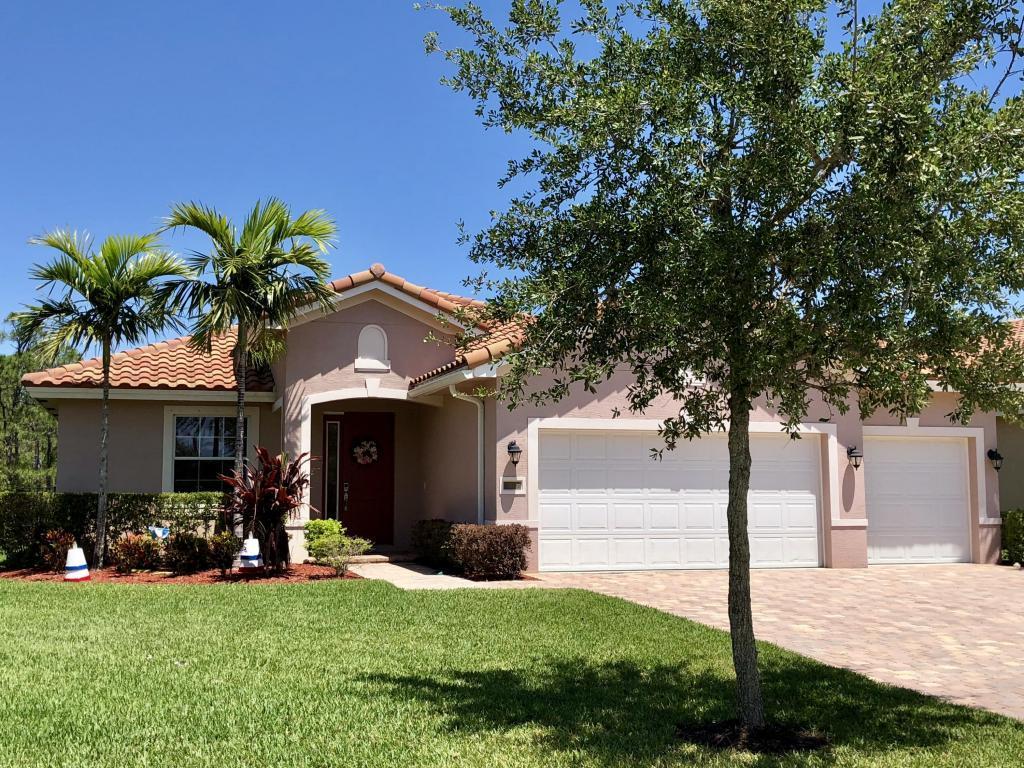 5520 SW Gray Fox Dr