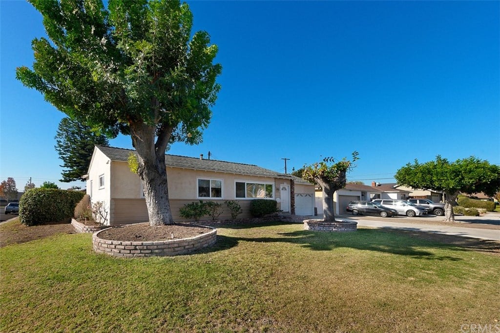 1372 Kenneth Dr