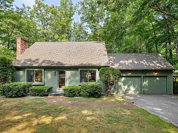 22 Lang Pond Rd