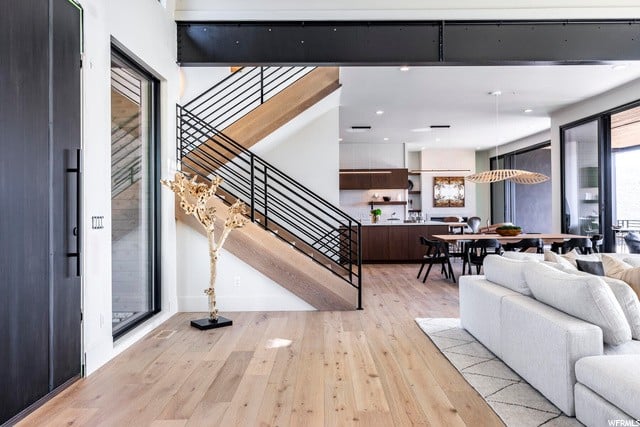 745 W Peace Tree Trl