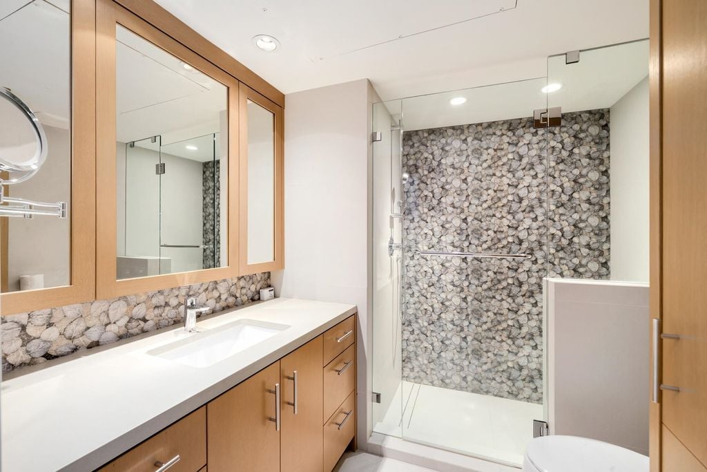 2135 Argyle Ave, #905