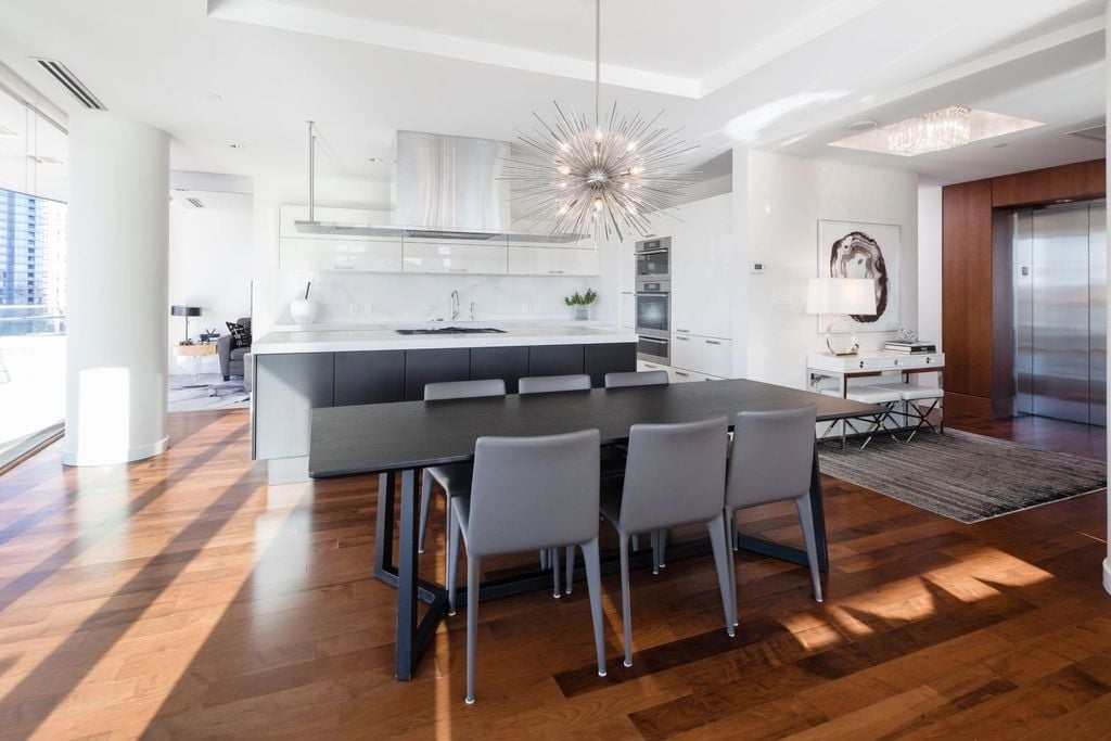 1560 Homer Mews, #1101
