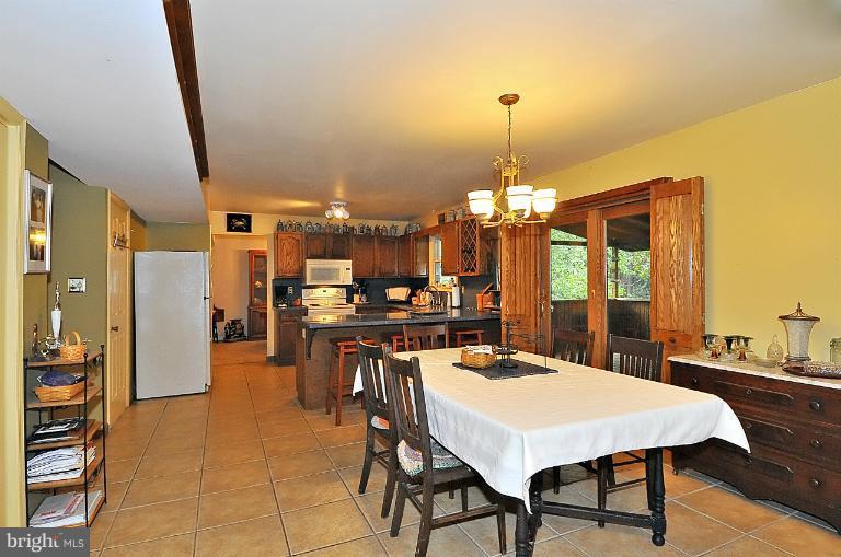 233 Armstrong Ln