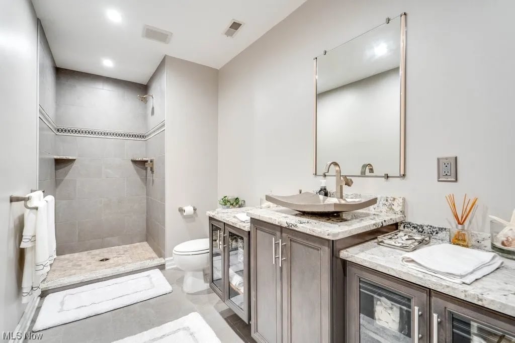 2274 Angela Vista