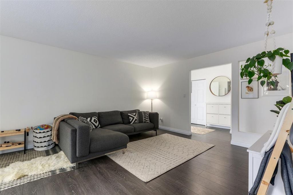 822 Premier St, #5