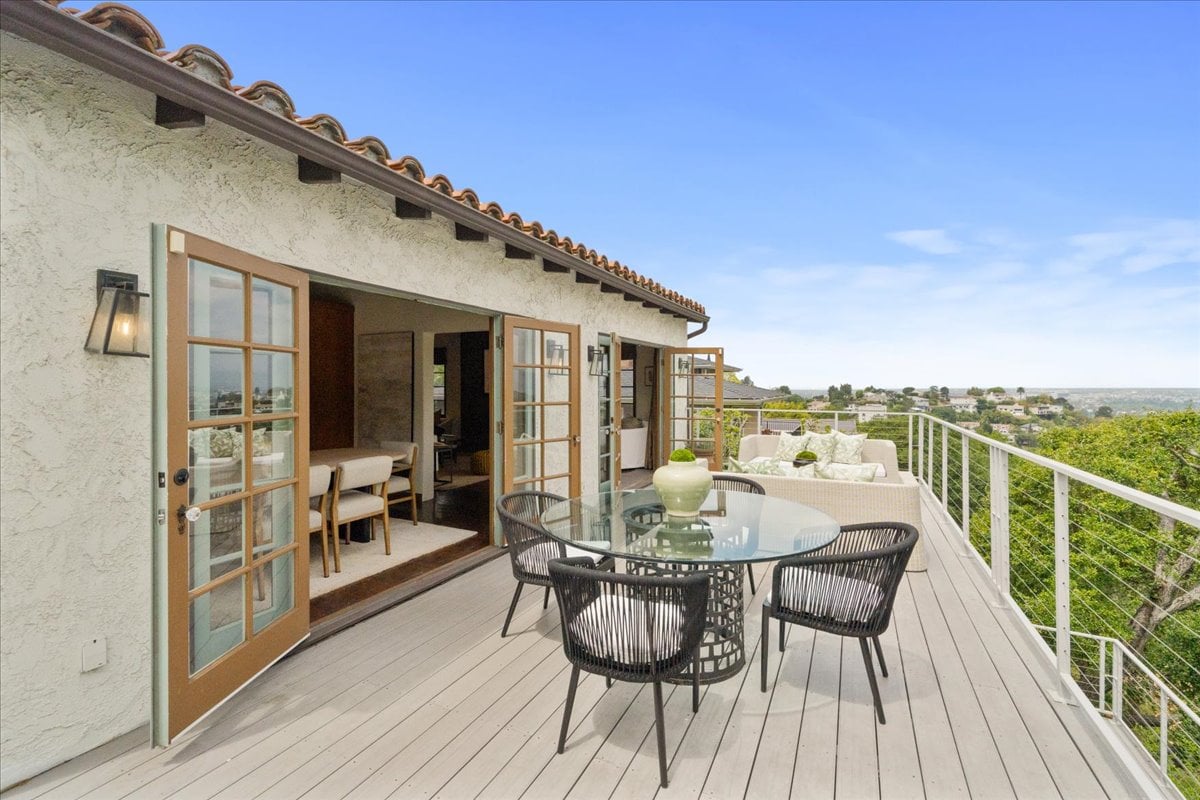 Lake Hollywood 4 + 2 Spanish Home with Views 