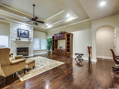 9922 Saxet Dr