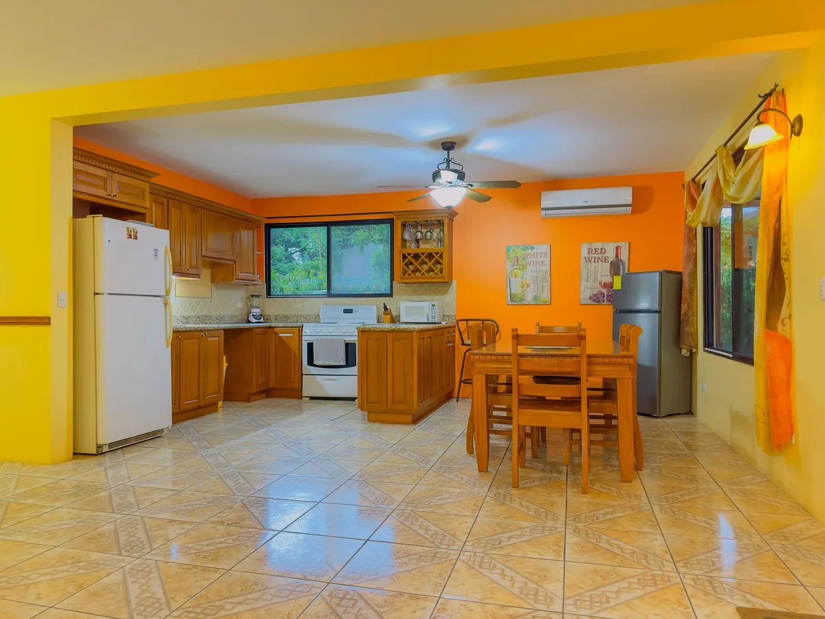 Spacious Living Near Town and Beach