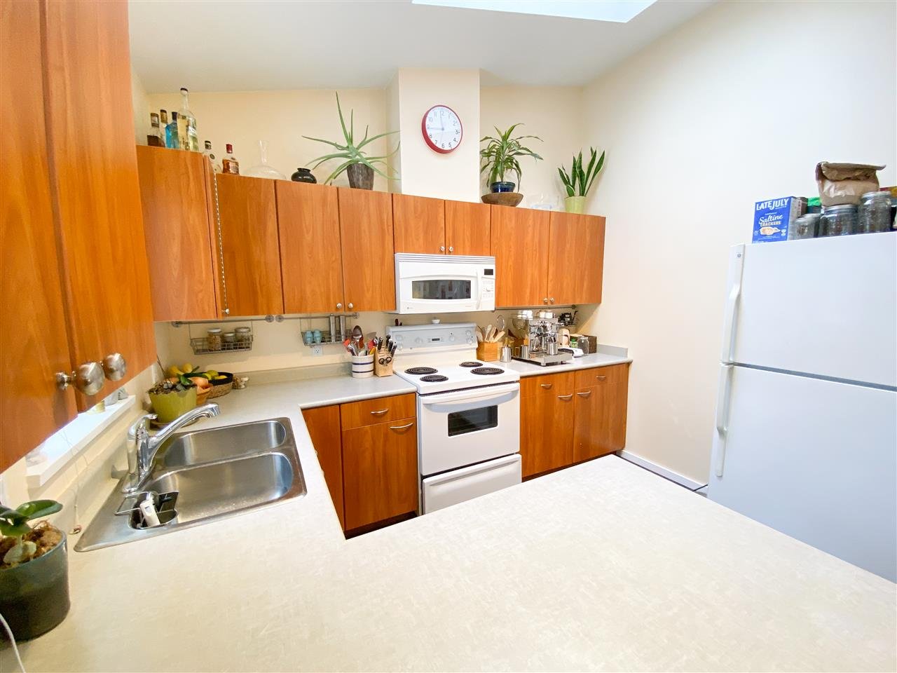 1821 Willow Cres, #4