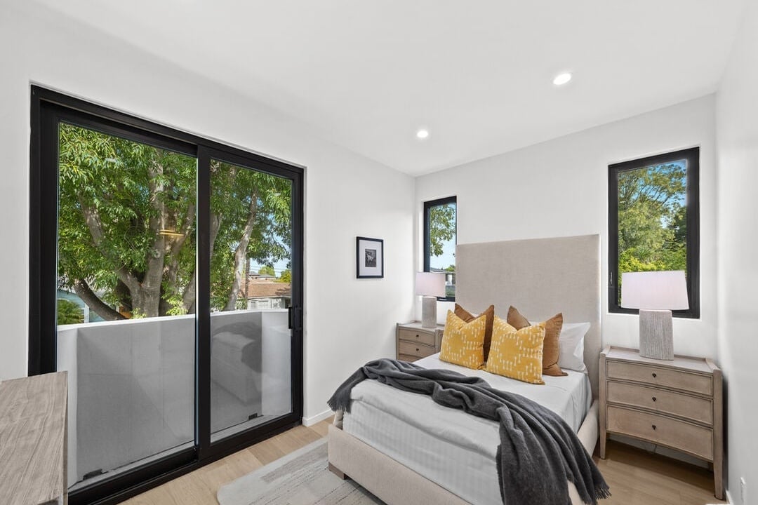 Castle Heights Pl, 90034