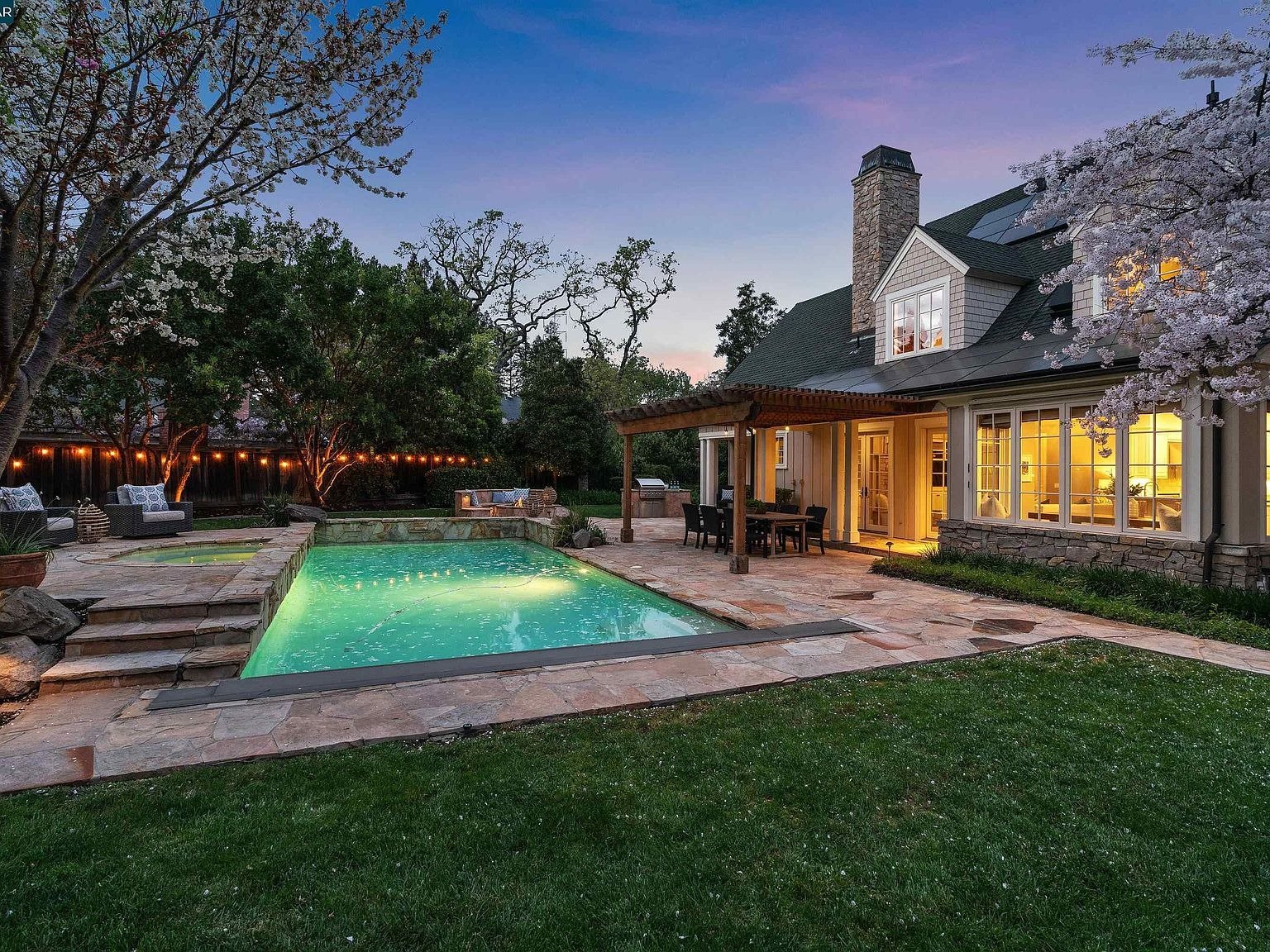 56 Hidden Oaks Dr