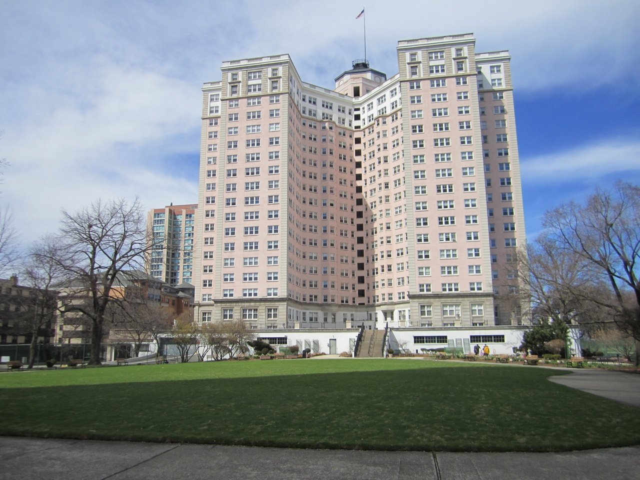5555 N SHERIDAN RD 1014