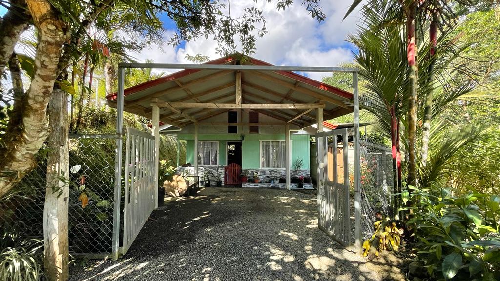 3 Bedroom, 1 Bathroom Home in Uvita Mountains