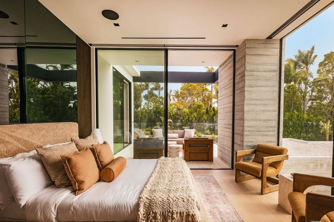 Skyreach Manor, Dume Dr, 90265