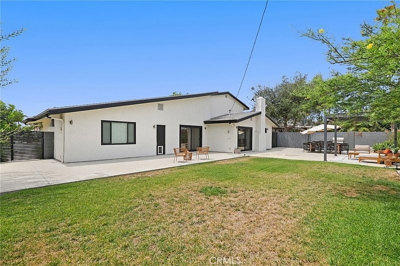 421 Larry Ln