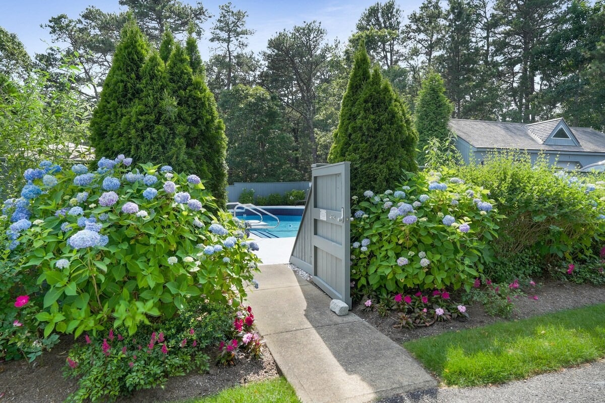 Oak Bluffs Renovated Retreat
