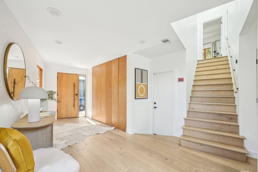 Sunset Crest Dr, 90046