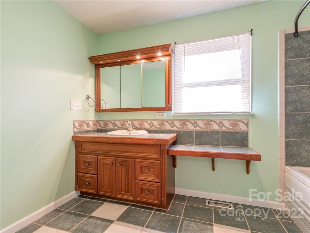 5400 Country Woods Dr