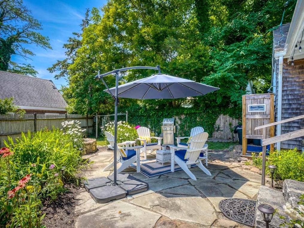 12 Colonial Ln