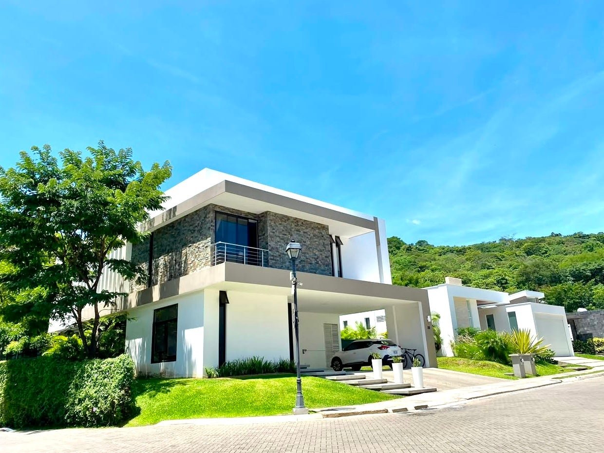 Contemporary Solar Smart Home, Santa Ana, San Jose