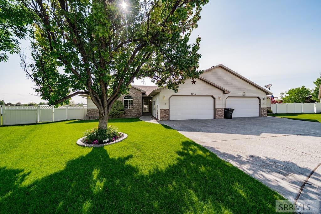 3696 Silverwood Cir 