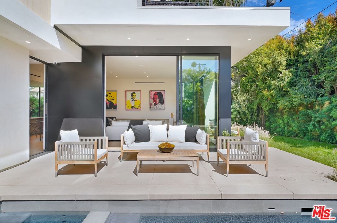 Windmere Crest, Dorrington Ave, 90048