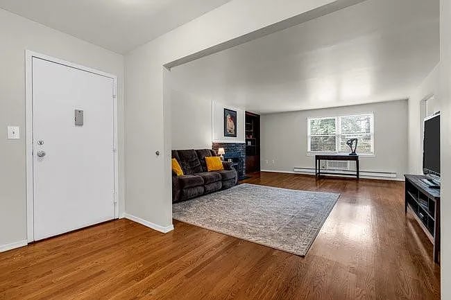 637 Sierra Vista Ln