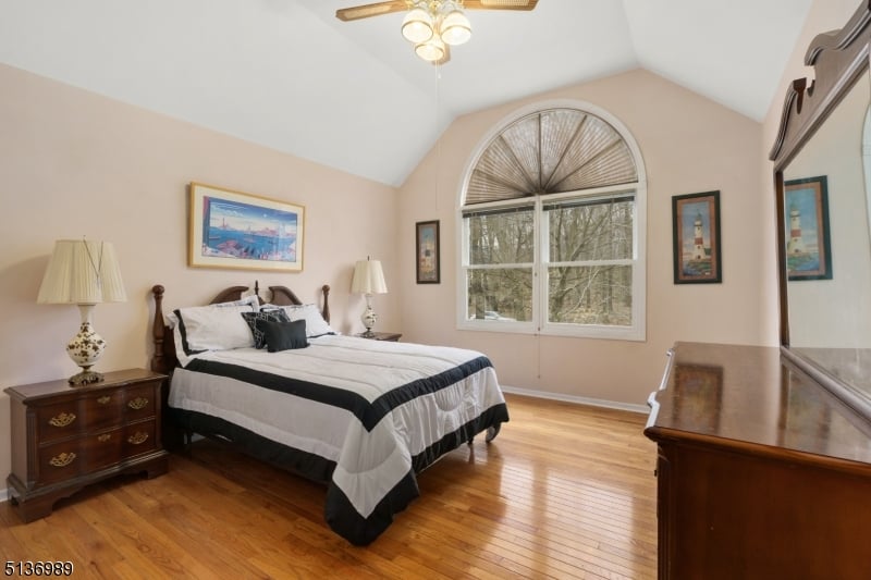 18 Crescent Ridge Rd