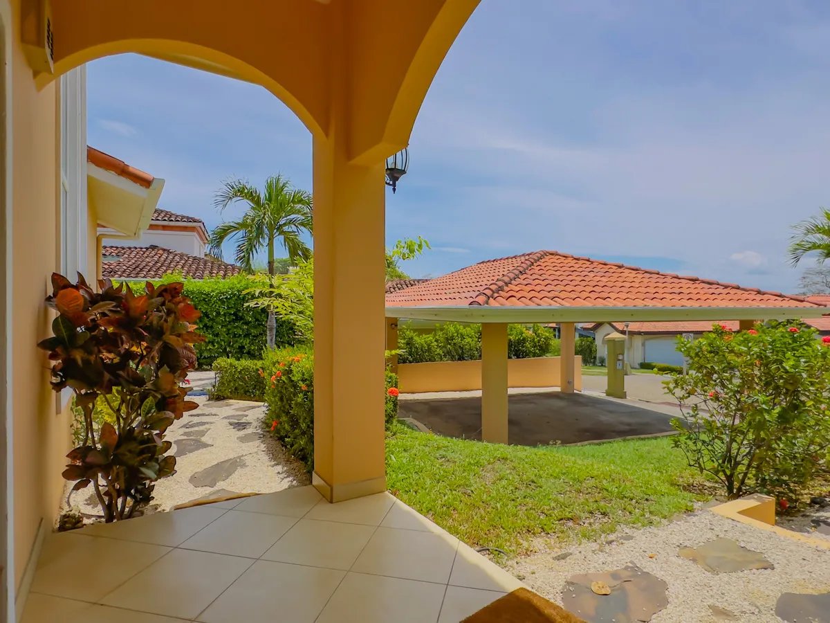 Ocean View Home in Altos del Cacique