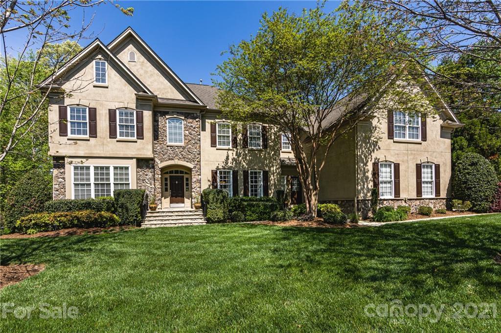 5017 Woodview Ln