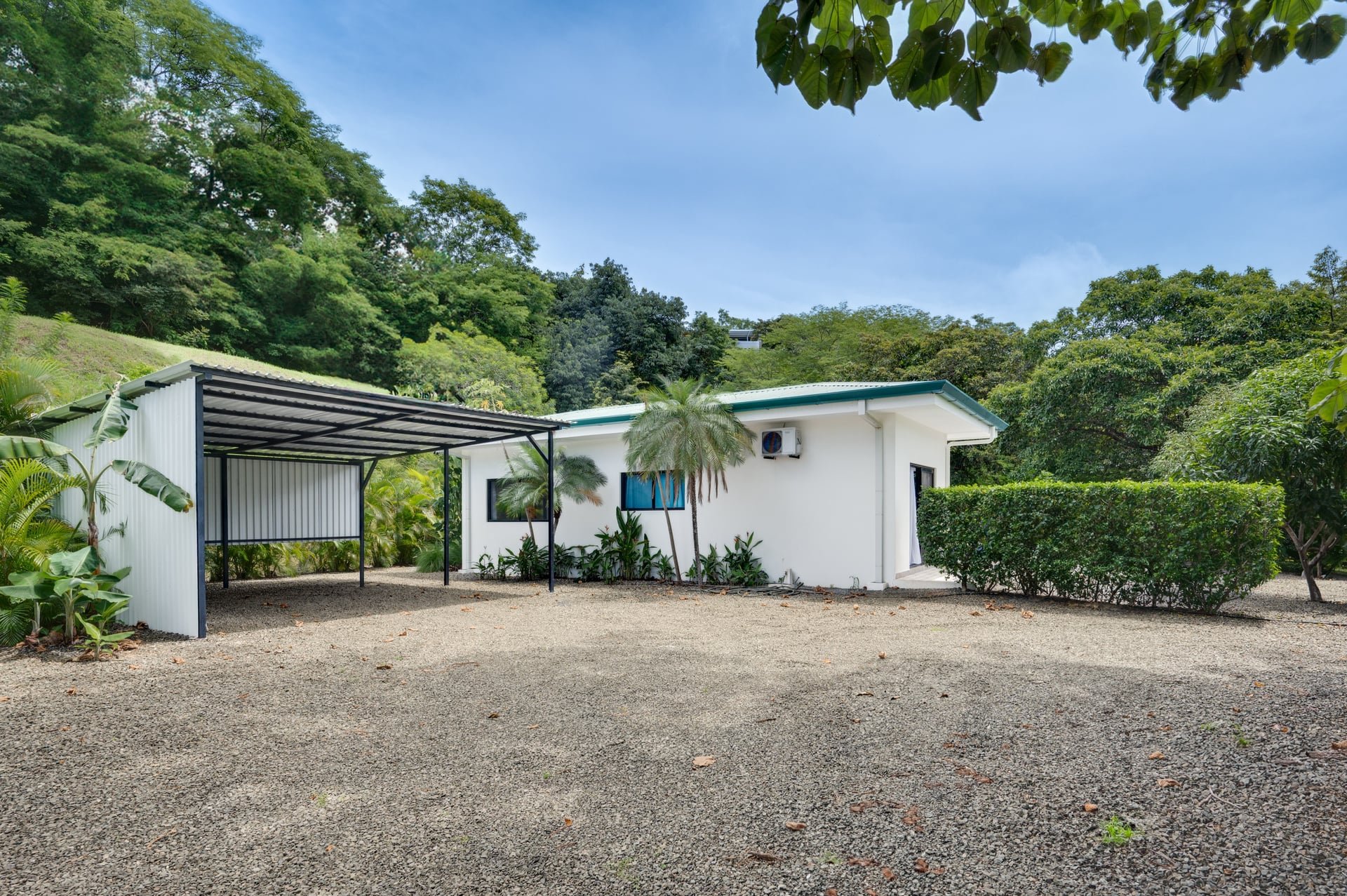 V-Domi Panama | Modern 3-Bedroom Villa with Pool on Expansive 6,078 m² Forest Lot in Finca Panamá, Tamarindo