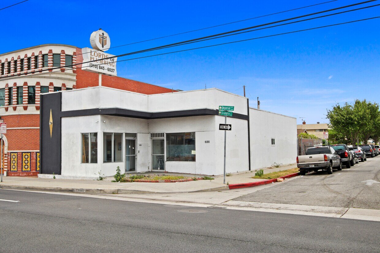4686-4688 Imperial Hwy