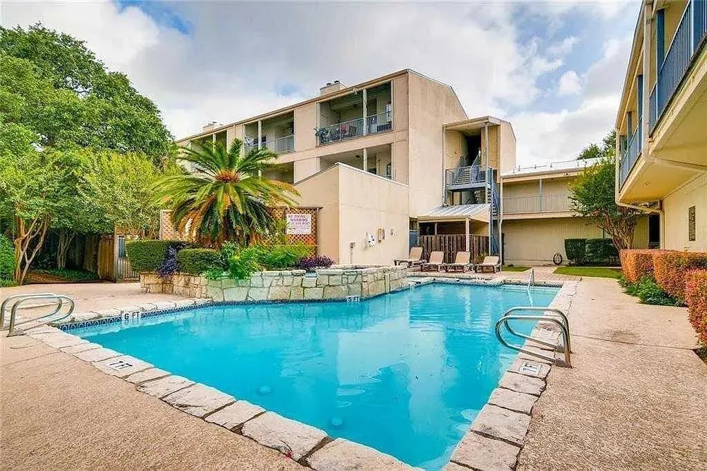 3840 Far W Blvd #111